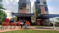 Area hangout kuliner yang dinamakan Tengah People and Place Synthesis Huis ini menawarkan new experience bagi semua kalangan, khususnya anak muda yang nantinya dapat mengekpresikan creativity, idea, music, art dan lifestyle.