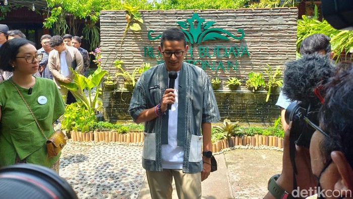 Menparekraf Sandiaga Uno di Rumah Budaya Kratonan Solo, Sabtu (5/11/2022).