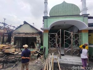 Musala Al Aziz di Kedondong Surabaya Utuh Saat Api Meludeskan Rumah-rumah Warga