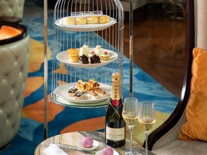 Ngeteh Sore Ditemani Pastry Enak dan Champagne di Tipsy Tea