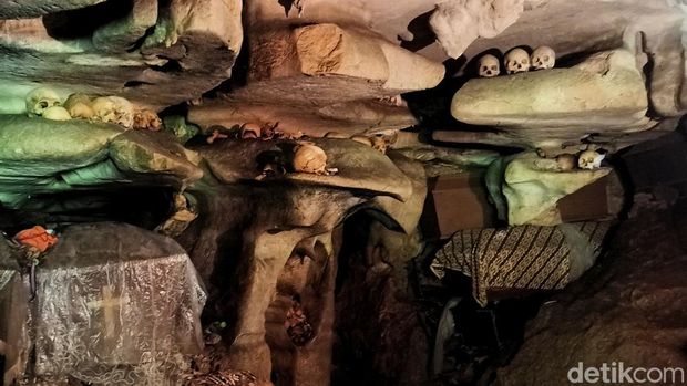 Penampakan tengkorak berjejer di Londa Toraja Utara.