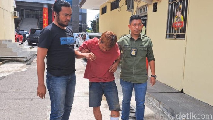 Polisi menembak kaki satu pelaku begal di Palembang, Sumsel.