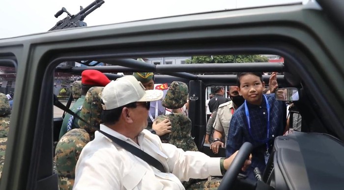 Prabowo sopiri kendaraan rantis di Indo Defence 2022. (Dok Tim Media Prabowo Subianto) Prabowo sopiri kendaraan rantis di Indo Defence 2022. (Dok Tim Media Prabowo Subianto)