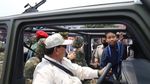 Potret Prabowo Jadi Sopir Odong-odong Militer Demi Anak-anak