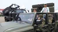 Mobil yang dinaiki Prabowo dan anak-anak ini adalah kendaraan taktis (rantis) Morino MV Cruiser, elektrik, bikinan PT Pindad. Kendaraan ini mampu menelusuri medan sulit. (Foto: Dok Tim Media Prabowo Subianto)