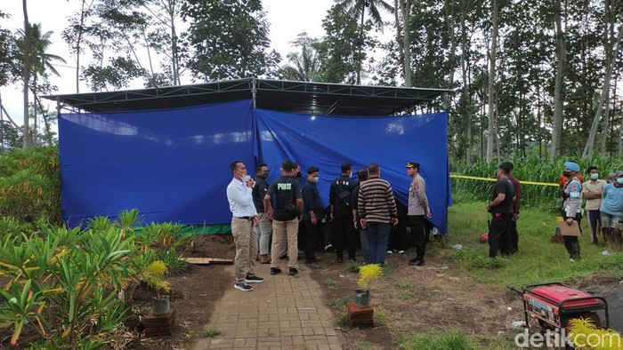 Proses autopsi korban Tragedi Kanjuruhan di Malang