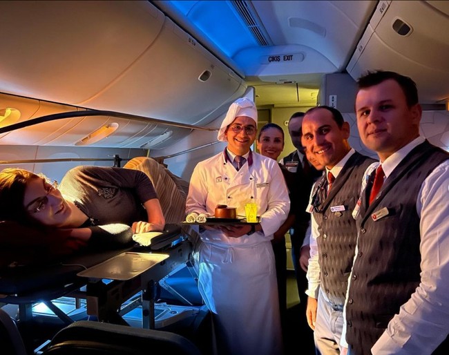 Rumeysa Gelgi terbang dari Turki ke Amerika Serikat untuk urusan pekerjaan. Dia ingin mengembangkan kariernya sebagai pengembang situs dan perangkat lunak. Foto: Instagram/@rumeysagelgi