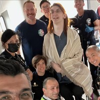 “Perjalanan yang mulus dari awal sampai akhir… ini merupakan perjalanan pertamaku naik pesawat tapi tentu saja tidak akan jadi yang terakhir… Ucapan terima kasih yang tulus dariku untuk setiap orang yang telah menjadi bagian dari perjalanan ini,” tulis Rumeysa di Instagram. Foto: Instagram/@rumeysagelgi