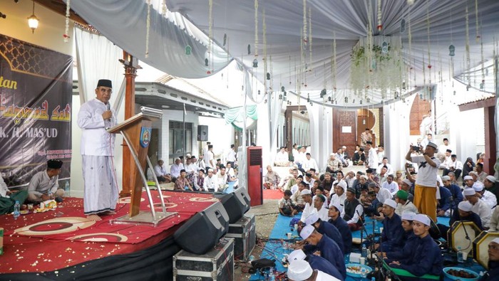 Sekjen Gerindra Ahmad Muzani menghadiri peringatan Maulid Nabi Muhammad dan Haul Alm Bapak H Masud di Desa Tembok Lor, Kabupaten Tegal, Jawa Tengah.