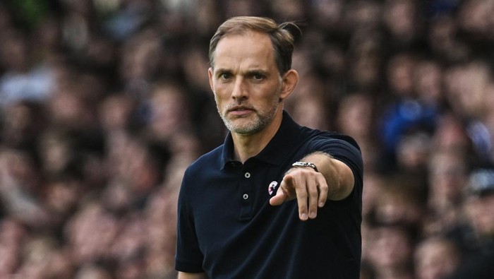 Chelseas German head coach Thomas Tuchel reacts during the English Premier League football match between Leeds United and Chelsea at Elland Road in Leeds, northern England on August 21, 2022. - RESTRICTED TO EDITORIAL USE. No use with unauthorized audio, video, data, fixture lists, club/league logos or live services. Online in-match use limited to 120 images. An additional 40 images may be used in extra time. No video emulation. Social media in-match use limited to 120 images. An additional 40 images may be used in extra time. No use in betting publications, games or single club/league/player publications. (Photo by Paul ELLIS / AFP) / RESTRICTED TO EDITORIAL USE. No use with unauthorized audio, video, data, fixture lists, club/league logos or live services. Online in-match use limited to 120 images. An additional 40 images may be used in extra time. No video emulation. Social media in-match use limited to 120 images. An additional 40 images may be used in extra time. No use in betting publications, games or single club/league/player publications. / RESTRICTED TO EDITORIAL USE. No use with unauthorized audio, video, data, fixture lists, club/league logos or live services. Online in-match use limited to 120 images. An additional 40 images may be used in extra time. No video emulation. Social media in-match use limited to 120 images. An additional 40 images may be used in extra time. No use in betting publications, games or single club/league/player publications. (Photo by PAUL ELLIS/AFP via Getty Images)