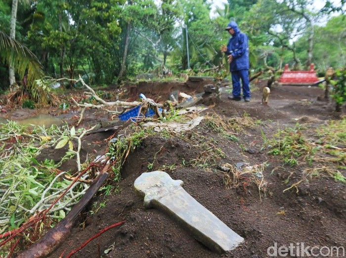 TPU di Glenmore, Banyuwangi usai diterjang banjir bandang
