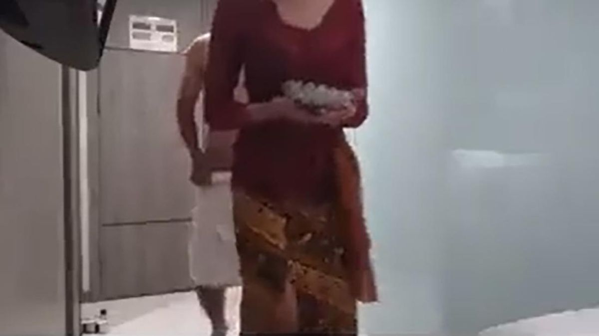 Terkuak! Tersangka Video Seks Kebaya Merah juga Produksi 100 Foto Bugil