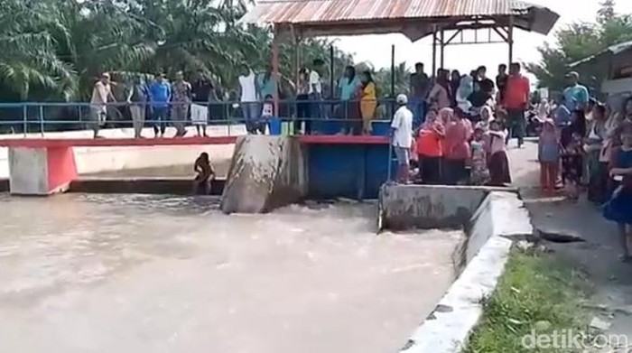 Warga Asahan dihebohkan dengan tenggelamnya seroang santri di sana.