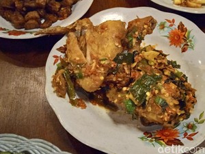 Ayam Setan dan Krecek Sedap Ada di Dekat SMA 3 Jakarta