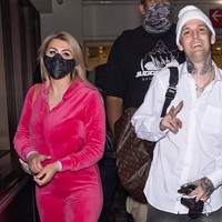 Sebelum akhirnya memilih putus, Melanie sempat membagikan curhatan mengenai hubungan mereka. Pasangan yang ditakdirkan bersama adalah pasangan yang melalui semua yang seharusnya memecah mereka dan membuat mereka lebih kuat. Bahkan setelah melewati badai tergelap kita aku tahu aku ingin menghabiskan sisa hariku dengan @aaroncarter. Aku sangat terberkati dan bersyukur dengan kehidupan yang kita bangun, ungkapnya.Foto: GC Images/Gilbert Carrasquillo