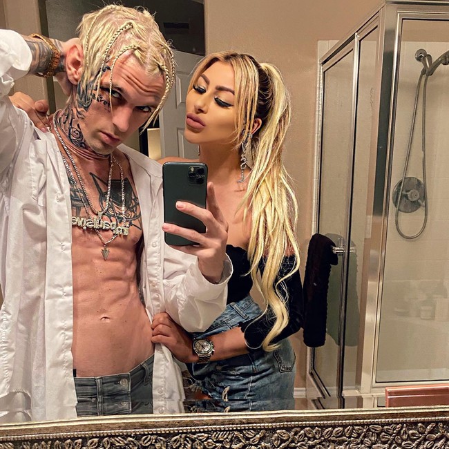 Aaron Carter ditemukan tidak bernyawa di bathtub oleh pekerja di rumahnya pada Sabtu (5/11/2022) sekitar pukul 11.00. Mantan pacarnya, Melanie Martin yang membagikan kesedihannya di media sosial tampak menangis ketika mendengar kabar tersebut. Foto: Instagram