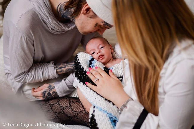 Melanie Martin juga diketahui pernah mengalami keguguran anak Aaron Carter sebelum akhirnya melahirkan Prince yang prosesnya juga dilalui dengan susah payah.Foto: Instagram