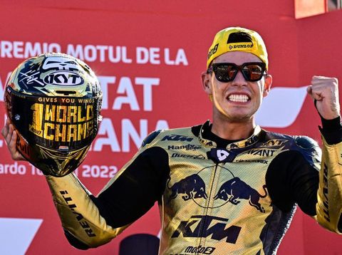 TOPSHOT - Kalex Red Bull KTM Ajo Spanish rider Augusto Fernandez celebrates on the podium as he won the World Championship after the Moto2 Valencia MotoGP race at the Ricardo Tormo racetrack in Cheste, near Valencia, on November 6, 2022. (Photo by JAVIER SORIANO / AFP) (Photo by JAVIER SORIANO/AFP via Getty Images)
