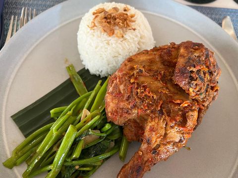 Ayam taliwang racikan Jimbaran Gardens yang berbumbu autentik.
