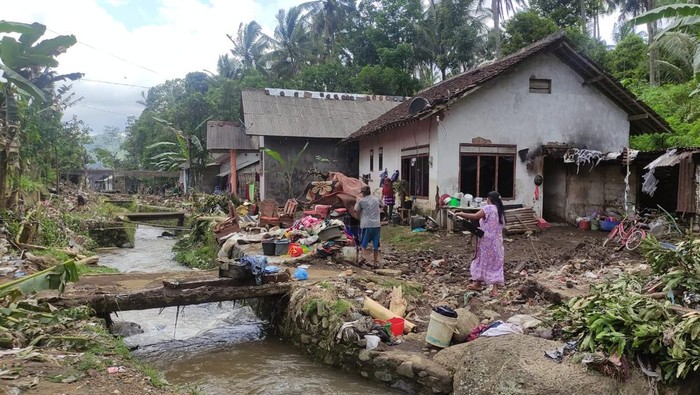 Banjir Bandang di Kalibaru Banyuwangi