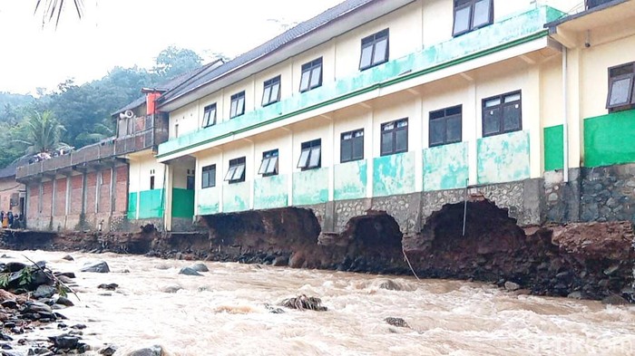 Banjir trenggalek