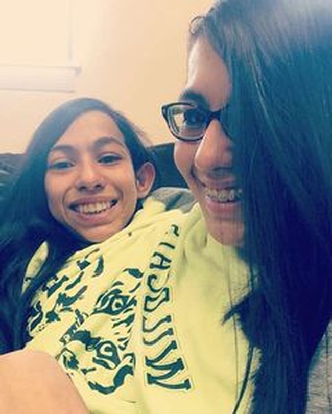 Dalam sebuah video wawancara di YouTube beberapa waktu lalu, Carmen dan Lupita menjawab pertanyaan dari para fans, termasuk soal pacaran dan rencana menikah. Walau tidak memberi tahu nama dan sosok pacarnya, Carmen tidak ragu untuk berbagi mengenai pria tersebut. Foto: Instagram