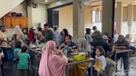Dekat Rel Kereta Api, Ini Nasi Bebek Serundeng yang Viral di Bekasi