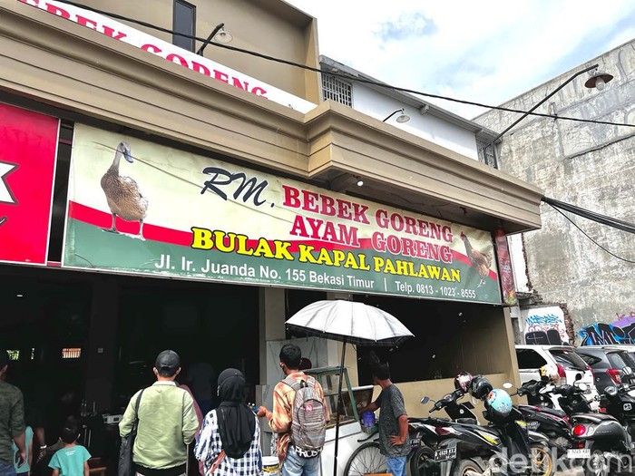 Dekat Rel Kereta Api, Ini Nasi Bebek Serundeng yang Viral di Bekasi Dekat Rel Kereta Api, Ini Nasi Bebek Serundeng yang Viral di Bekasi