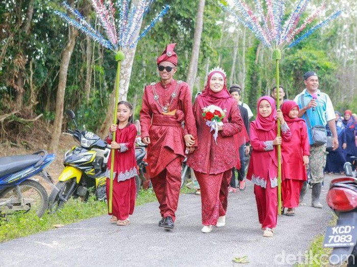 Foto pernikahan Amirul Aina Muhamad Zahir dan Muhammad Amirulhakim Abdul Mutalib. Foto pernikahan Amirul Aina Muhamad Zahir dan Muhammad Amirulhakim Abdul Mutalib.