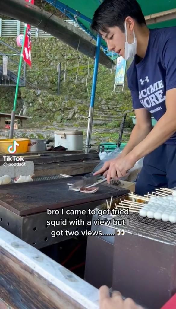 Gantengnya Penjual Cumi Bakar Ini Netizen Sebut Mirip Rio Haryanto