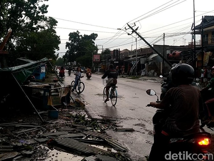 Imbas puting beliung di Kabupaten Pekalongan, Minggu (6/11/2022) siang.