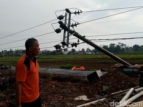 Imbas puting beliung di Kabupaten Pekalongan, Minggu (6/11/2022) siang.