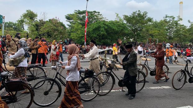 Kemeriahan Parade Soerabaja Djoeang memperingati Hari Pahlawan