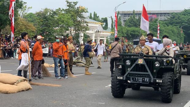 Kemeriahan Parade Soerabaja Djoeang memperingati Hari Pahlawan
