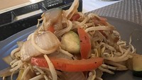 Sebagai sajian pembuka, yasai teppan alias tumis sayuran seperti tauge, bawang bombat dan paprika. Foto: Detikfood