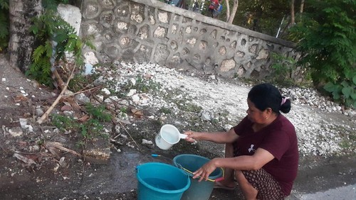 Sejumlah warga di Kelurahan Kelapa Lima, Kecamatan Kelapa Lima, Kota Kupang, Provinsi Nusa Tenggara Timur (NTT) mengalami krisis air bersih.