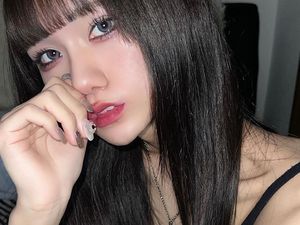 Selebgram Cantik Viral, Foto-fotonya Ini Bikin Sulit Percaya Aslinya Pria