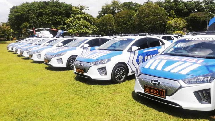 Mobil listrik yang akan dipakai oleh kepolisian dalam rangka pengamanan KTT G20 di Bali terpampang di acara Glade Resik Apel Mobil listrik yang akan dipakai oleh kepolisian dalam rangka pengamanan KTT G20 di Bali terpampang di acara Glade Resik Apel