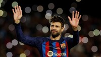 Gerard Pique memilih pensiun usai jadi penghangat bangku cadangan. Bek berusia 35 tahun itu memilih pensiun meski memiliki kontrak 18 bulan lagi. Foto: Reuters/Albert Gea