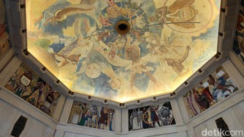 Di atas Pendulum Foucault, ada karya seni mural karya Hugo Ballin berjudul Kemajuan Sains dari Zaman Dahulu Sampai Sekarang. Mural ini bukan main indahnya. Foto: Fitraya Ramadhanny/detikcom