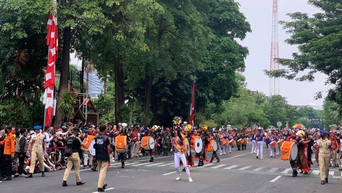 Parade Soerabaja Djoeang di hari pahlawan