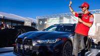 Mendapatkan hadiah mobil BMW ini merupakan mimpi Pecco yang menjadi kenyataan. Foto: Dok. BMW