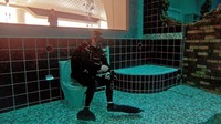 Kolam ini juga dapat menampung 14 juta liter air, atau setara dengan enam kolam renang ukuran Olimpiade. Pengelola kolam tersebut memastikan bahwa air kolam Deep Dive Dubai disaring dan disirkulasikan setiap enam jam.