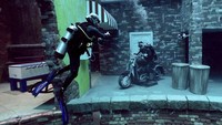 Selain itu juga ada 12 penyelamat yang siap menyelamatkan pengunjung bila terjadi kecelakaan.