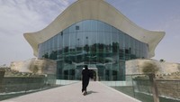 Pemandangan dari depan gedung Deep Dive Dubai di Nad Al Sheba, Dubai, Uni Emirat Arab, (10 Juli 2021).