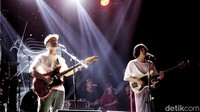 Grup band Efek Rumah Kaca tampil di Joyland Festival 2022 di Lapangan Softball, kawasan Gelora Bung Karo, Jakarta, Minggu (6/11/2022).