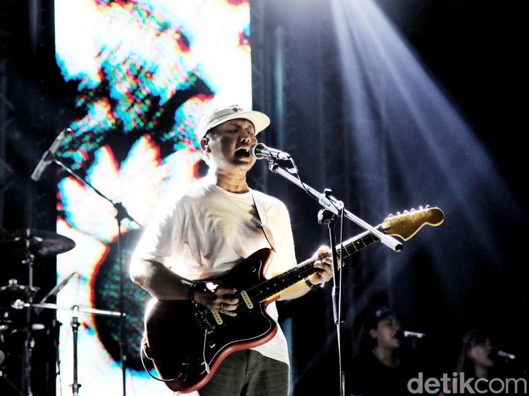 Penampilan Efek Rumah Kaca di Joyland Festival 2022