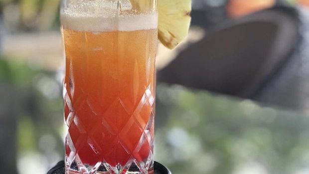 Racikan Cocktail di Sunset Beach Bar & Grill temen menikmati sunset