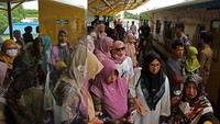 Sejumlah warga sangat antusias untuk mencoba kereta pertama di Sulsel tersebut. Warga dapat mencoba kereta ini secara gratis selama pengoperasian terbatas.