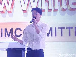 Sehun EXO Tampil 10 Menit, Mal Central Park Sumpek dan Padat!